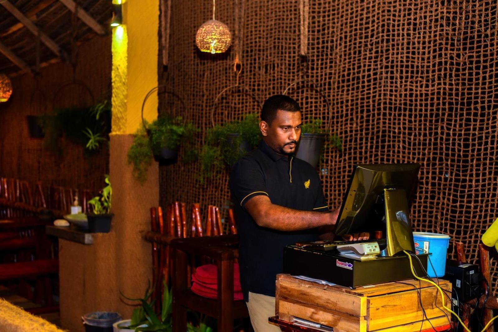 Hotel Coconut Style Restaurant&Milinda Guest Unawatuna Exterior foto